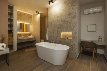 5-Bedroom Villa with Heated Pool in Donji Proložac