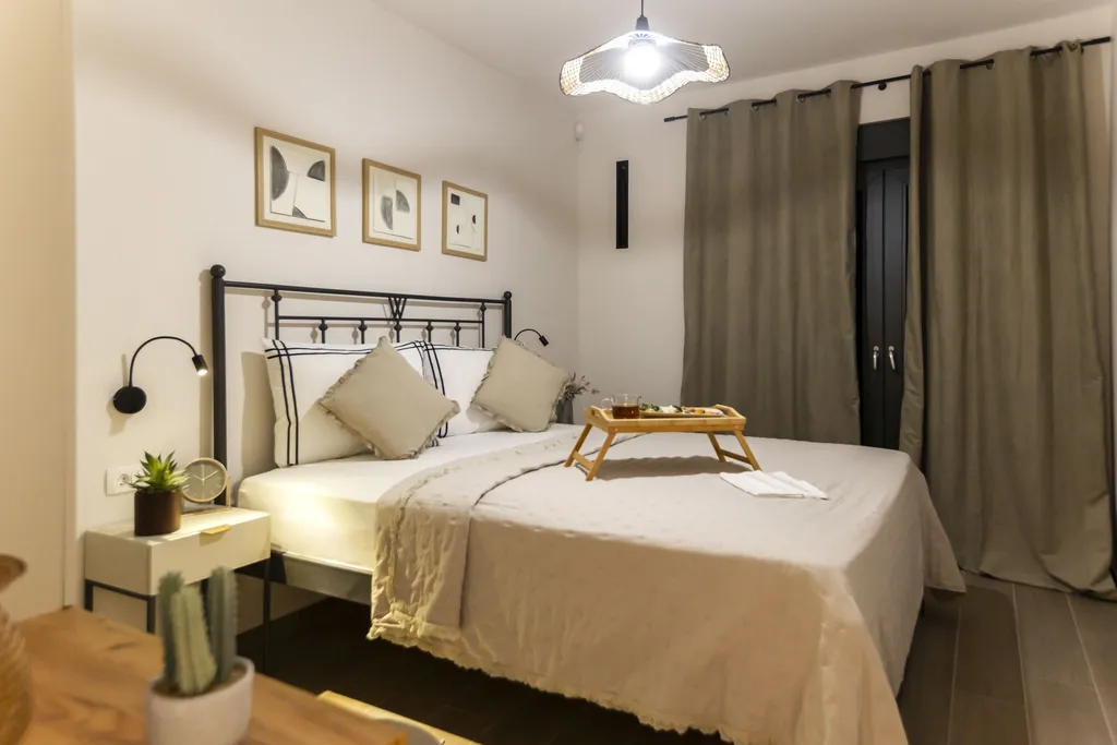 5-Bedroom Villa with Heated Pool in Donji Proložac