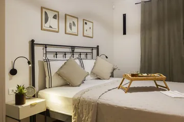 5-Bedroom Villa with Heated Pool in Donji Proložac