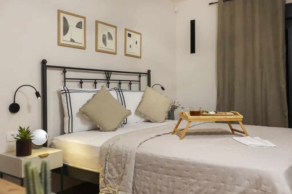 5-Bedroom Villa with Heated Pool in Donji Proložac
