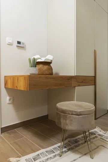 5-Bedroom Villa with Heated Pool in Donji Proložac