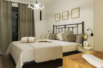 5-Bedroom Villa with Heated Pool in Donji Proložac