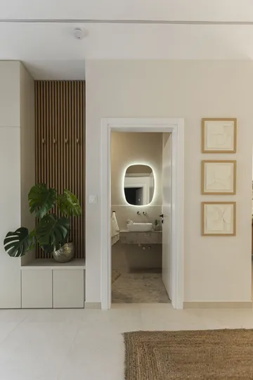 5-Bedroom Villa with Heated Pool in Donji Proložac