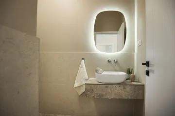 5-Bedroom Villa with Heated Pool in Donji Proložac