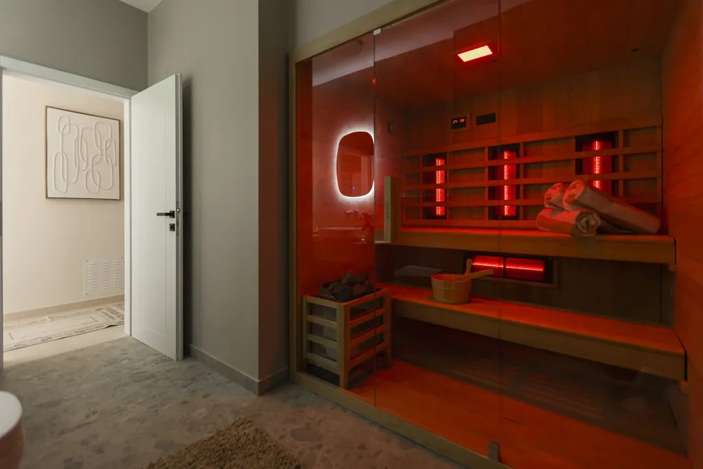 5-Bedroom Villa with Heated Pool in Donji Proložac
