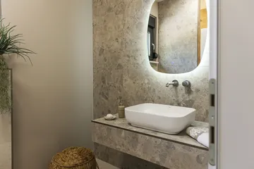 5-Bedroom Villa with Heated Pool in Donji Proložac