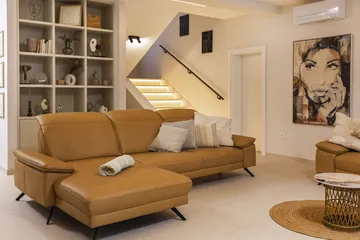 5-Bedroom Villa with Heated Pool in Donji Proložac