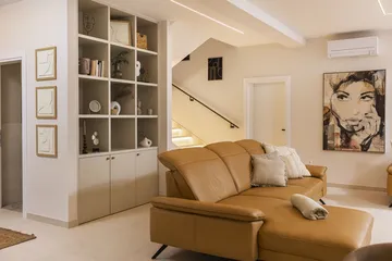 5-Bedroom Villa with Heated Pool in Donji Proložac