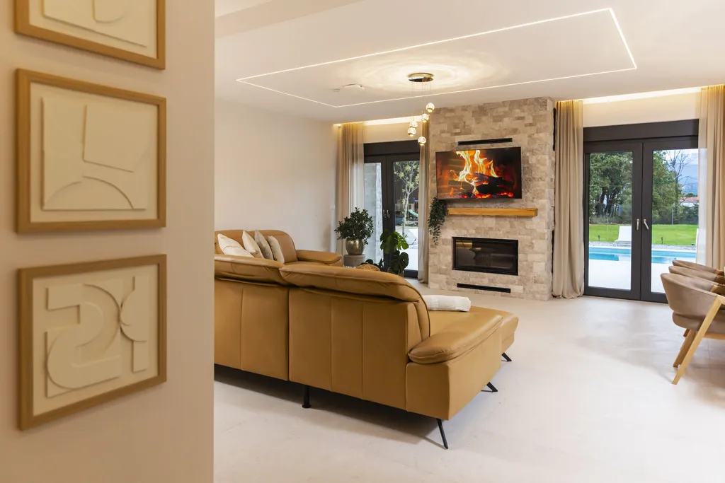 5-Bedroom Villa with Heated Pool in Donji Proložac
