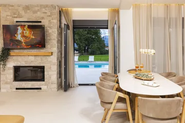 5-Bedroom Villa with Heated Pool in Donji Proložac