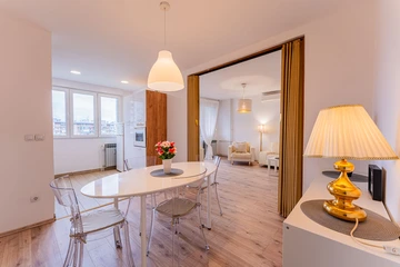 Zagreb 1-Bedroom Apartment with Quiet Loggia for 4