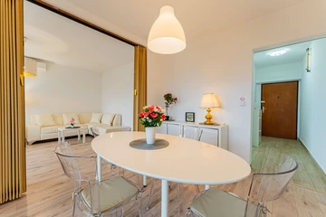 Zagreb 1-Bedroom Apartment with Quiet Loggia for 4