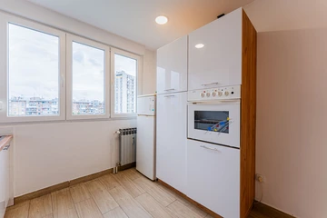 Zagreb 1-Bedroom Apartment with Quiet Loggia for 4