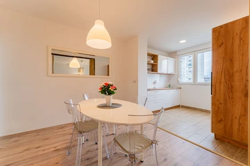 Zagreb 1-Bedroom Apartment with Quiet Loggia for 4