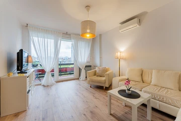 Zagreb 1-Bedroom Apartment with Quiet Loggia for 4