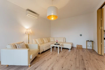 Zagreb 1-Bedroom Apartment with Quiet Loggia for 4