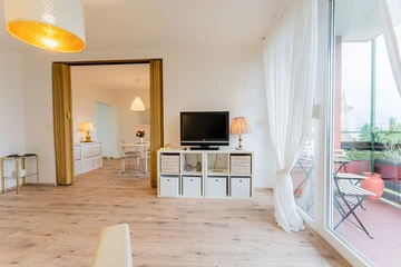 Zagreb 1-Bedroom Apartment with Quiet Loggia for 4