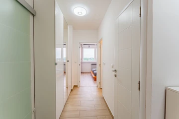 Zagreb 1-Bedroom Apartment with Quiet Loggia for 4