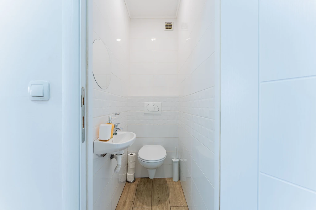 Zagreb 1-Bedroom Apartment with Quiet Loggia for 4