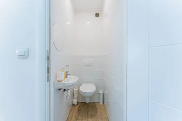 Zagreb 1-Bedroom Apartment with Quiet Loggia for 4