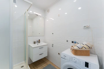 Zagreb 1-Bedroom Apartment with Quiet Loggia for 4