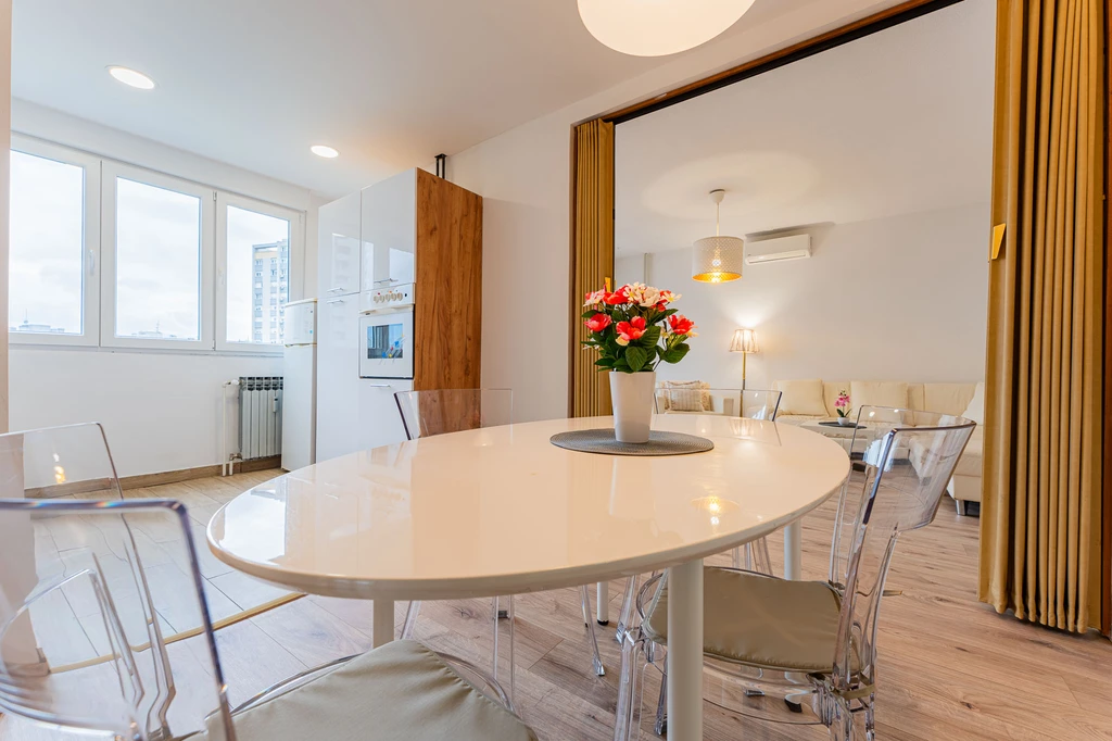 Zagreb 1-Bedroom Apartment with Quiet Loggia for 4
