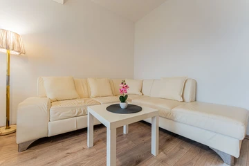 Zagreb 1-Bedroom Apartment with Quiet Loggia for 4