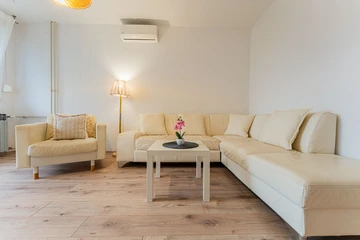 Zagreb 1-Bedroom Apartment with Quiet Loggia for 4