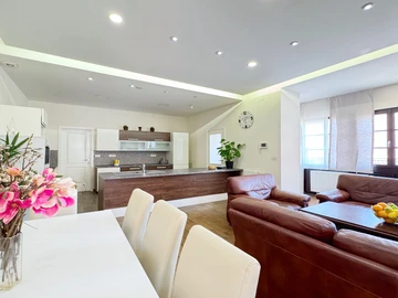 Spacious 4-Bedroom Apartment in Zagreb for Groups