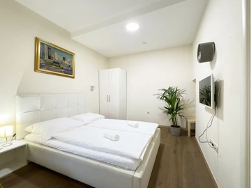 Spacious 4-Bedroom Apartment in Zagreb for Groups