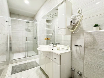 Spacious 4-Bedroom Apartment in Zagreb for Groups