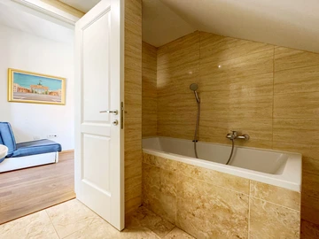 Spacious 4-Bedroom Apartment in Zagreb for Groups