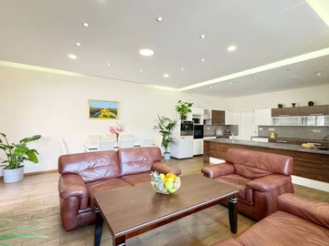 Spacious 4-Bedroom Apartment in Zagreb for Groups