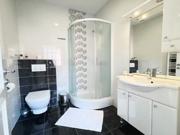 Spacious 4-Bedroom Apartment in Zagreb for Groups