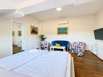 Spacious 4-Bedroom Apartment in Zagreb for Groups