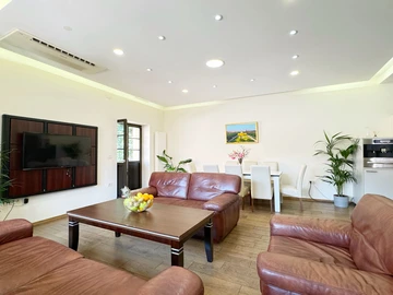 Spacious 4-Bedroom Apartment in Zagreb for Groups