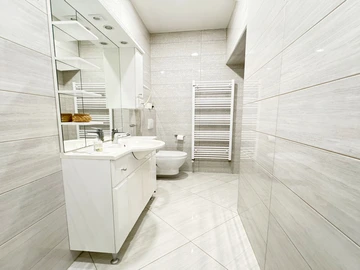 Spacious 4-Bedroom Apartment in Zagreb for Groups