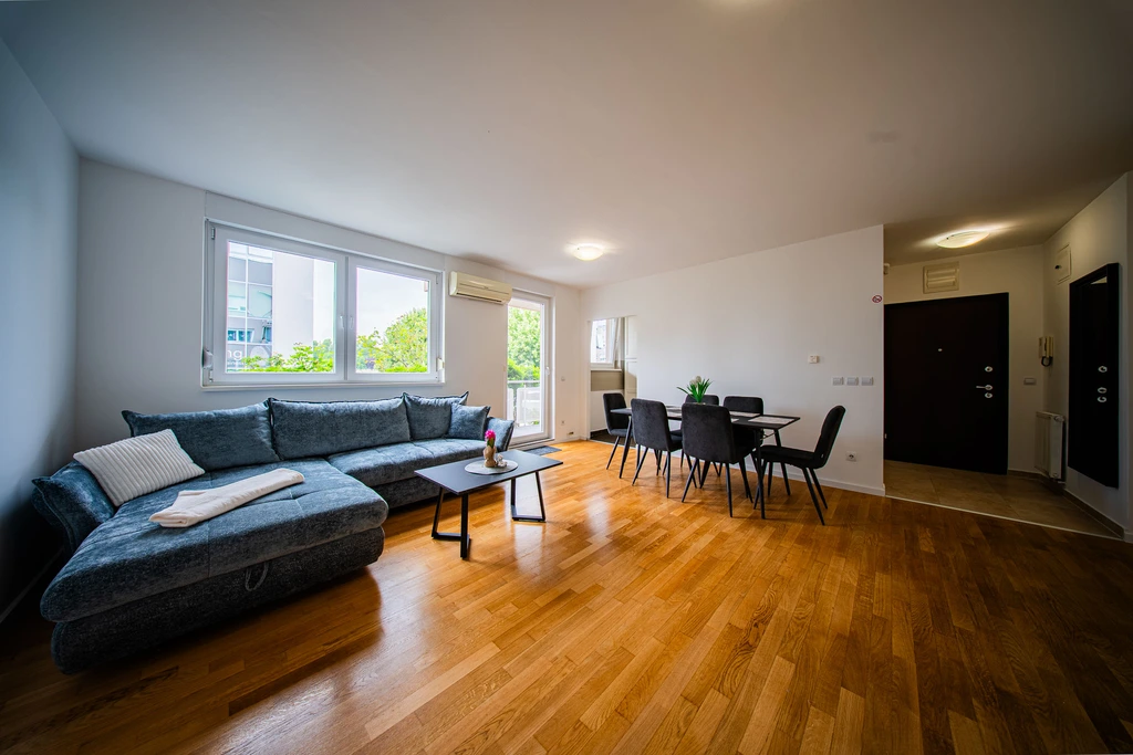 Zagreb 2-Bedroom Apartment with Loggia for 4-6 Guests