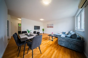 Zagreb 2-Bedroom Apartment with Loggia for 4-6 Guests