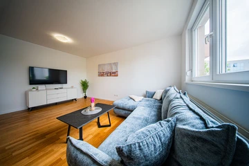 Zagreb 2-Bedroom Apartment with Loggia for 4-6 Guests