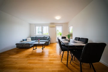 Zagreb 2-Bedroom Apartment with Loggia for 4-6 Guests
