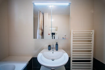 Zagreb 2-Bedroom Apartment with Loggia for 4-6 Guests