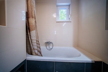 Zagreb 2-Bedroom Apartment with Loggia for 4-6 Guests