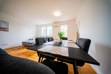 Zagreb 2-Bedroom Apartment with Loggia for 4-6 Guests