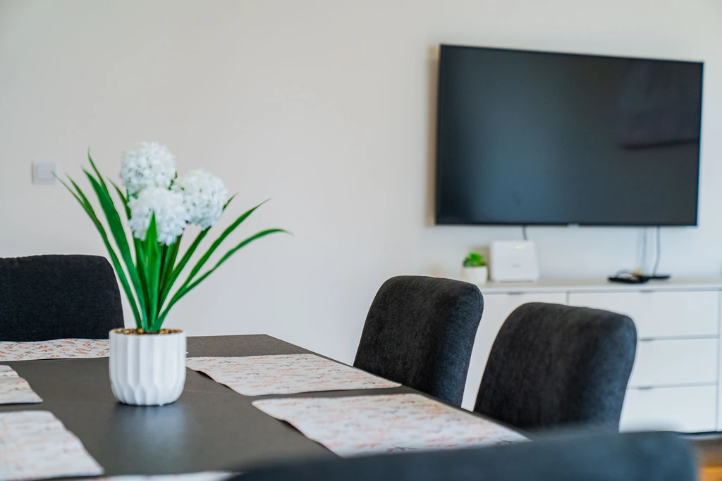 Zagreb 2-Bedroom Apartment with Loggia for 4-6 Guests