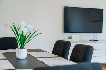 Zagreb 2-Bedroom Apartment with Loggia for 4-6 Guests