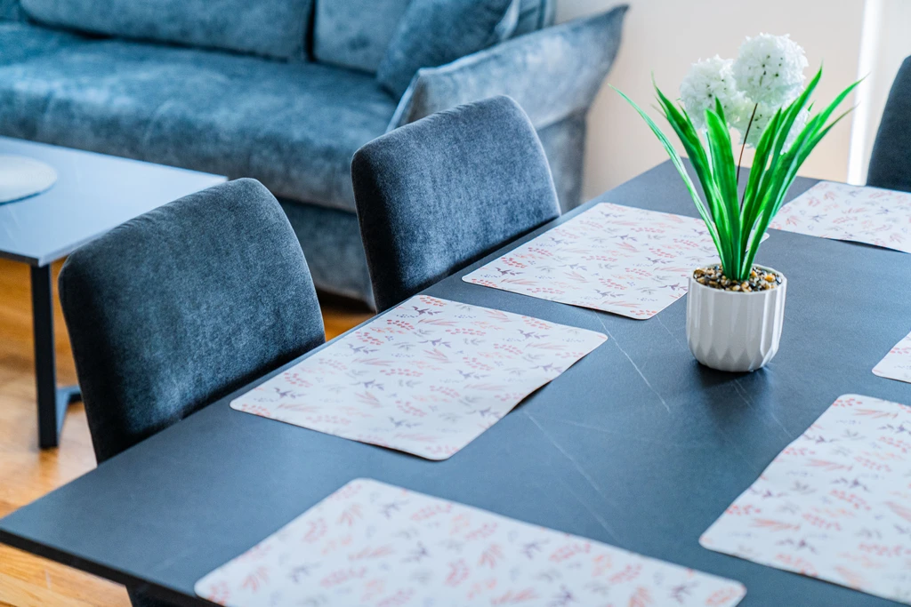 Zagreb 2-Bedroom Apartment with Loggia for 4-6 Guests