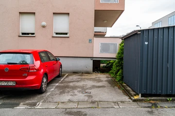 Zagreb 2-Bedroom Apartment with Loggia for 4-6 Guests