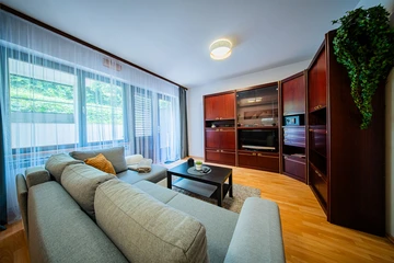 Zagreb 2-Bedroom Apartment with Terrace