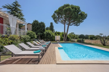 Pool & Sea View 4-Bedroom Villa in Pula